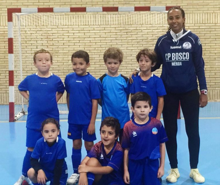 Divertido partido del prebenjamín de fútbol